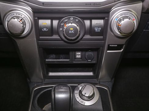Used 2017 Toyota 4Runner SR5 AWD/4WD image 29