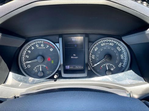 Used 2020 Toyota Tacoma TRD Off-Road w/ Technology Package AWD/4WD image 25
