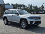 New 2023 Jeep Grand Cherokee Laredo X image 4