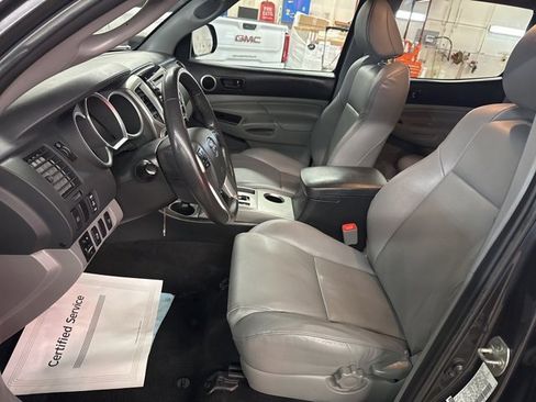 Used 2013 Toyota Tacoma Base image 11