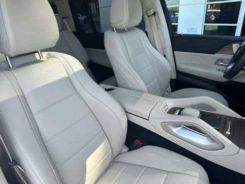 Used 2023 Mercedes-Benz GLS 450 4MATIC image 36