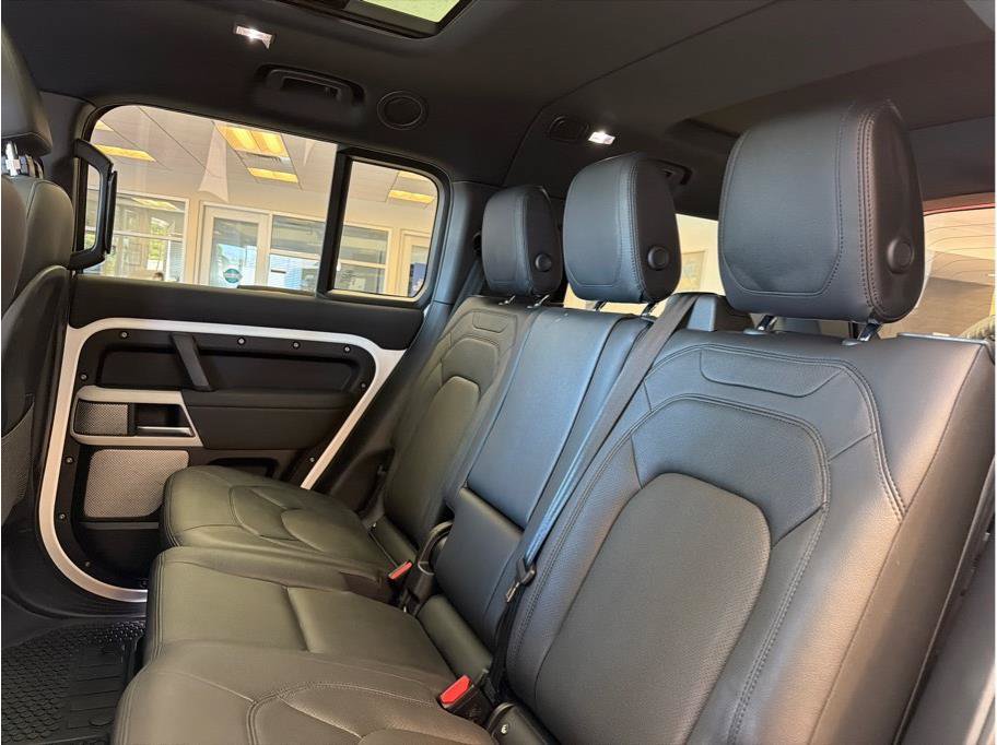 Used 2023 Land Rover Defender 130 SE AWD/4WD image 32