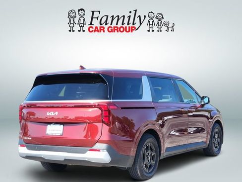 Used 2025 Kia Carnival FWD image 4