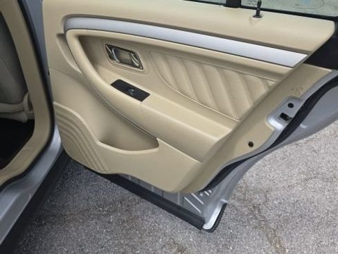 Used 2018 Ford Taurus SE FWD image 29