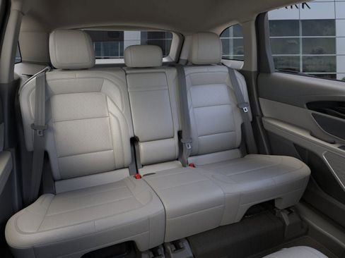 New 2025 Lincoln Nautilus Premier image 11