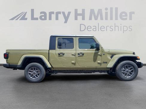 New 2025 Jeep Gladiator Sport image 6