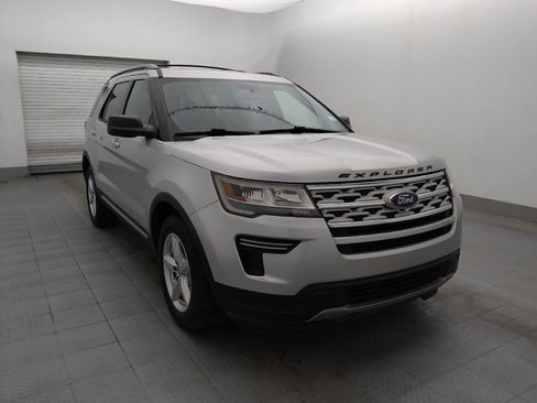 Used 2019 Ford Explorer XLT image 13