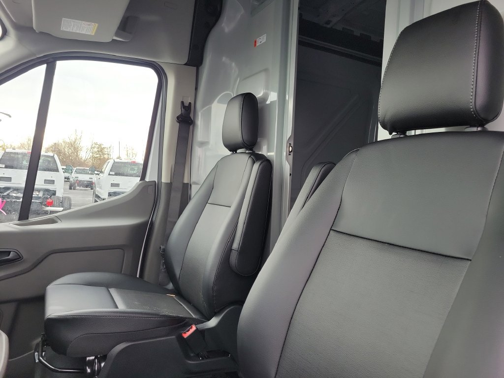 New 2026 Ford Transit 250 148 Medium Roof RWD image 22