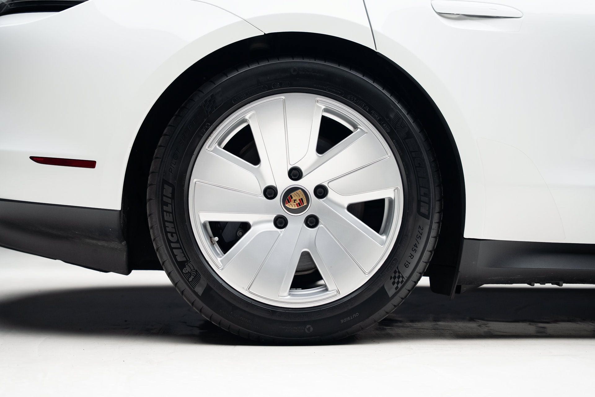 Used 2022 Porsche Taycan RWD image 34