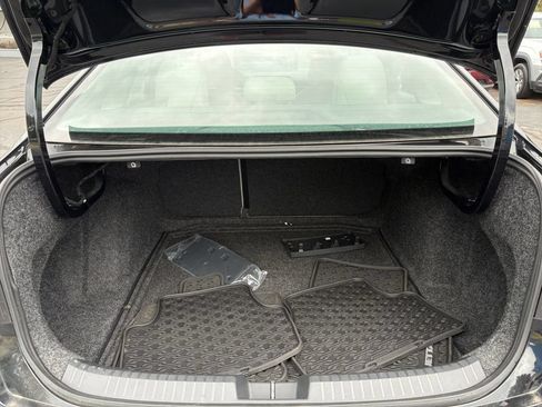 Certified 2025 Volkswagen Jetta SE w/ Sunroof Package FWD image 28