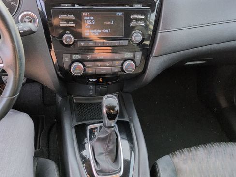 Used 2017 Nissan Rogue SV w/ Midnight Edition FWD image 11