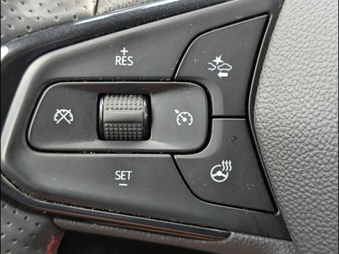Used 2025 Chevrolet Trax RS FWD image 16