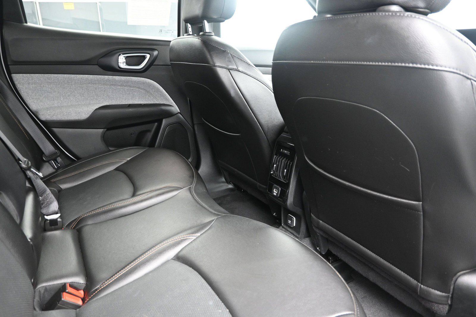 Used 2023 Jeep Compass Latitude AWD/4WD image 24