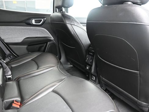 Used 2023 Jeep Compass Latitude AWD/4WD image 24