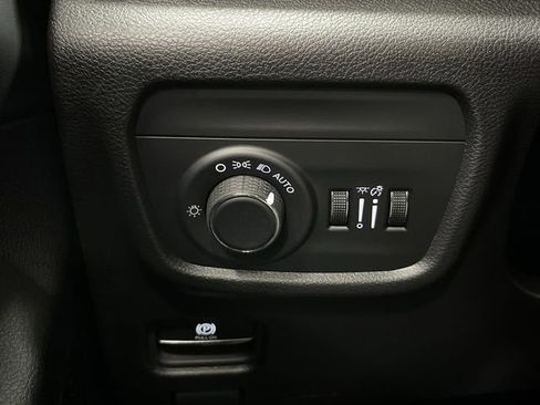 Used 2024 Jeep Grand Cherokee Laredo image 22