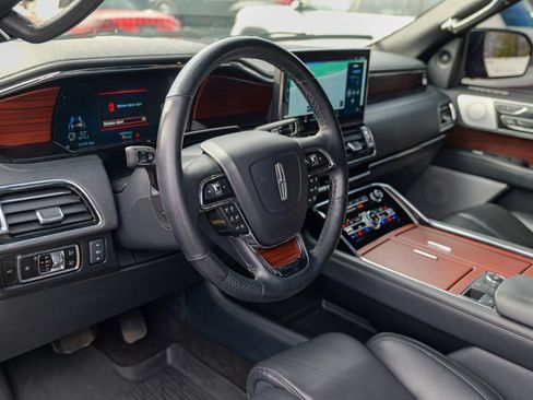 Used 2023 Lincoln Navigator L Reserve AWD/4WD image 19