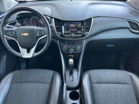 Used 2022 Chevrolet Trax LT w/ LT Convenience Package AWD/4WD image 3