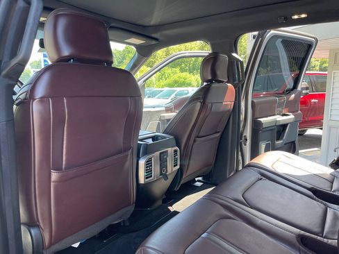 Used 2015 Ford F150 Platinum w/ Equipment Group 701A Luxury AWD/4WD image 28