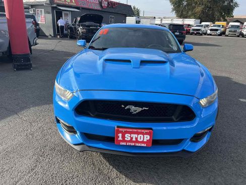 Used 2017 Ford Mustang Coupe RWD image 2