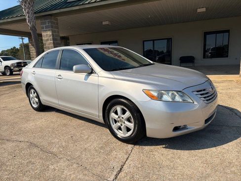Used 2009 Toyota Camry LE image 2