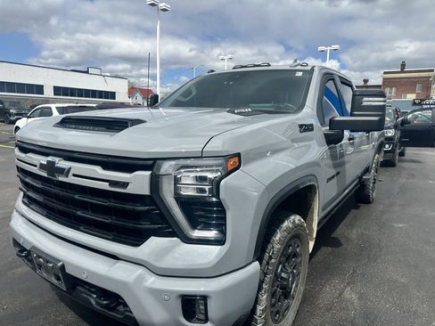 Used 2024 Chevrolet Silverado 2500 LTZ w/ LTZ Plus Package image 3