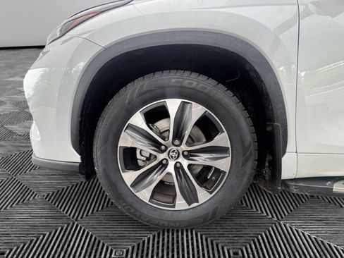 Used 2022 Toyota Highlander XLE FWD image 9