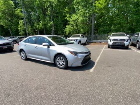 Used 2024 Toyota Corolla LE FWD image 5