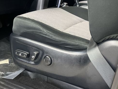 Used 2021 Toyota 4Runner SR5 image 12