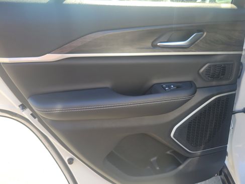 New 2026 Jeep Grand Cherokee Limited image 26