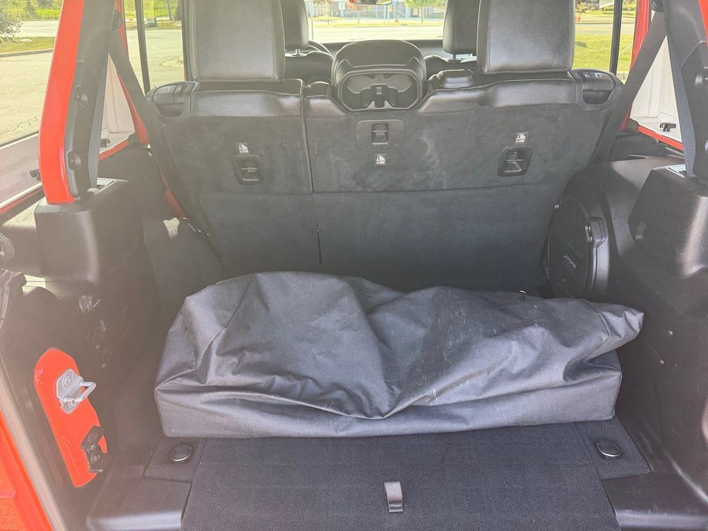 Used 2018 Jeep Wrangler Unlimited Rubicon AWD/4WD image 24