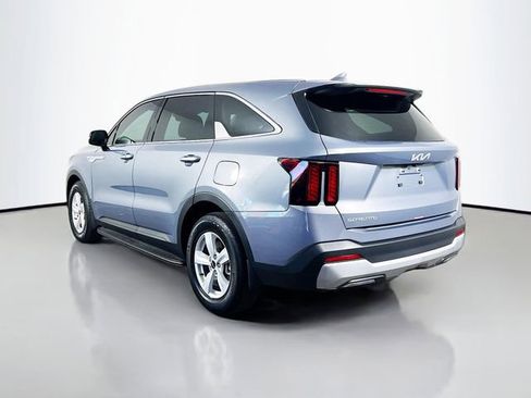 Used 2025 Kia Sorento LX image 7