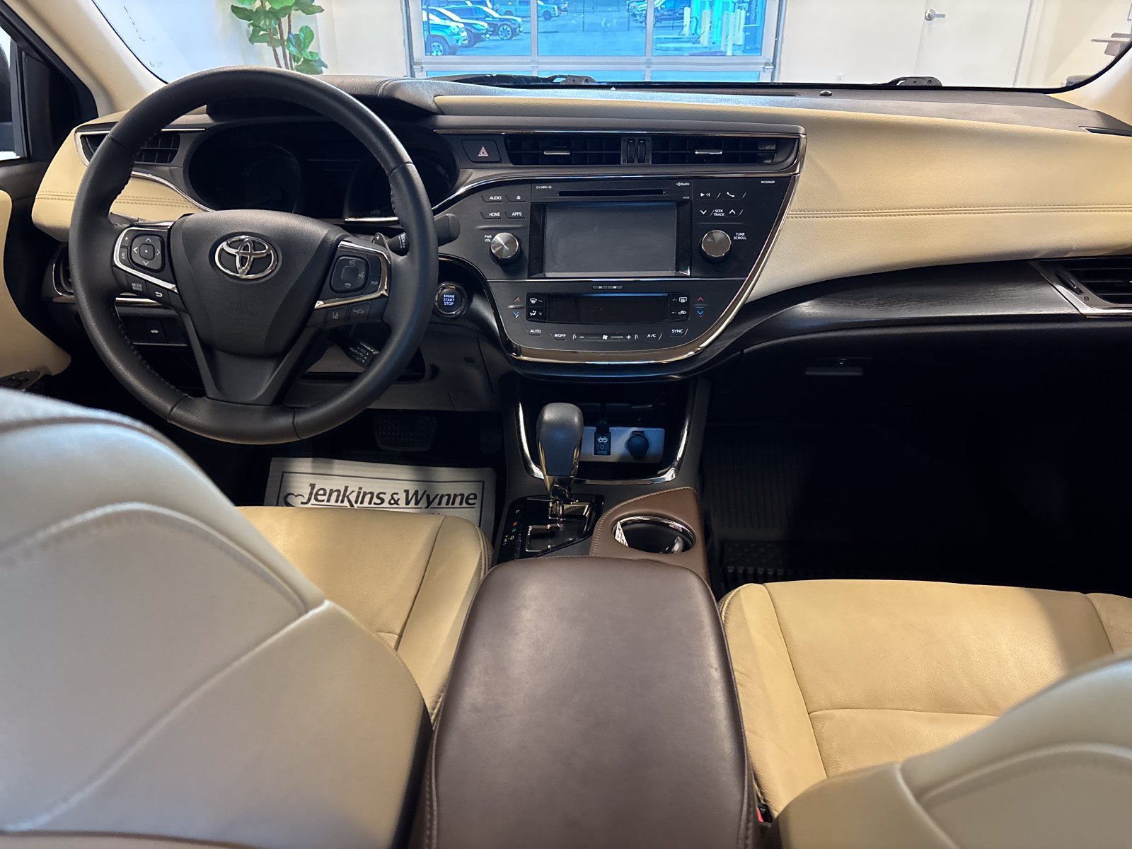 Used 2018 Toyota Avalon XLE w/ All Weather Liner Package FWD image 8