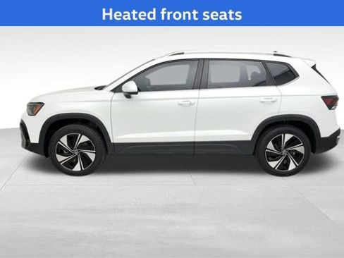 Certified 2025 Volkswagen Taos SE image 6