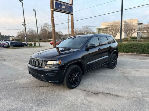 Used 2020 Jeep Grand Cherokee Altitude image 8