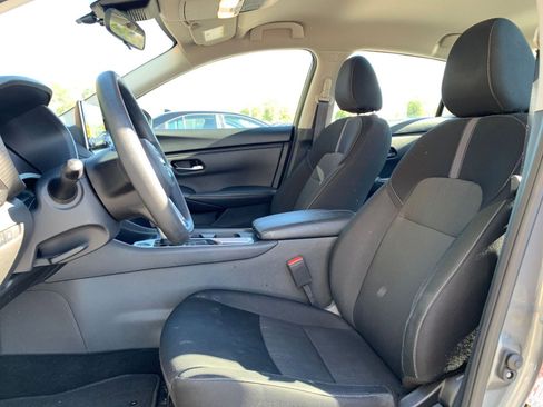 Used 2025 Nissan Sentra SV image 24