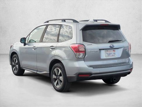 Used 2017 Subaru Forester 2.5i Premium w/ All-Weather Package image 7