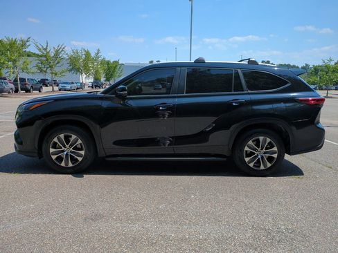 Used 2023 Toyota Highlander XLE FWD image 7