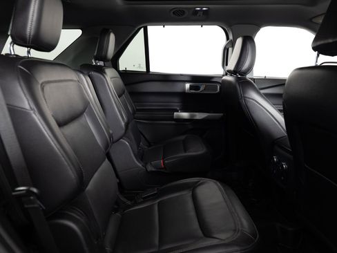 Used 2021 Ford Explorer Limited w/ Equipment Group 301A AWD/4WD image 26