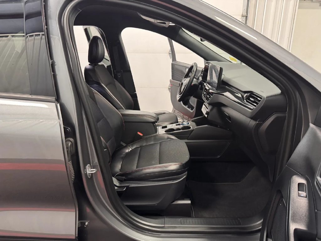 Used 2025 Ford Escape ST-Line w/ Tech Pack #1 AWD/4WD image 47