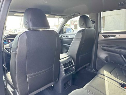 Used 2025 Volkswagen Atlas Cross Sport SE FWD image 25