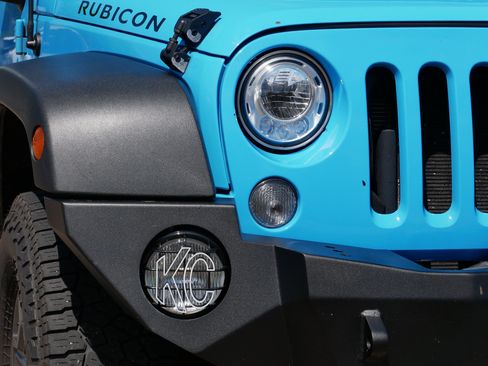 Used 2017 Jeep Wrangler Rubicon w/ Trailer Tow Group AWD/4WD image 16