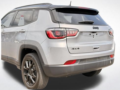 Used 2023 Jeep Compass Latitude AWD/4WD image 3