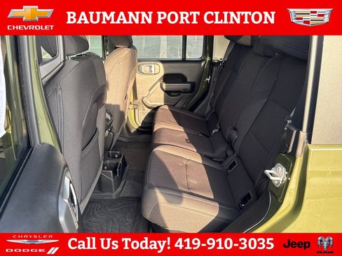 Used 2023 Jeep Gladiator Sport AWD/4WD image 25