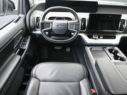 Used 2025 Ford Expedition Max Platinum AWD/4WD image 17