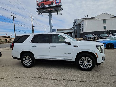 Used 2025 GMC Yukon Denali image 6