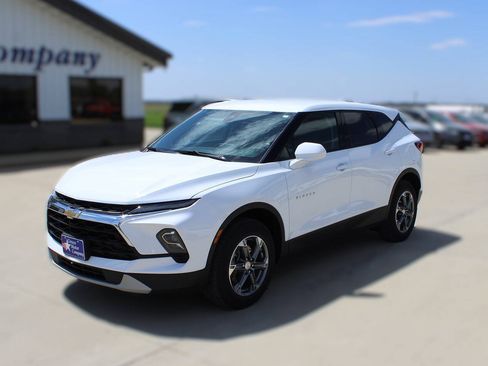Used 2025 Chevrolet Blazer LT AWD/4WD image 1