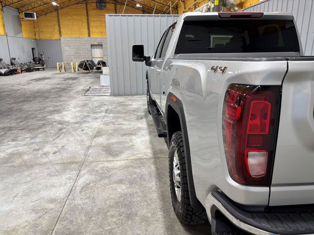 Used 2022 GMC Sierra 2500 SLE w/ SLE Value Package; AWD/4WD image 9