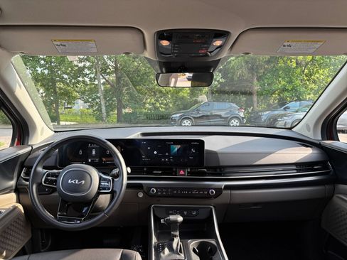 Used 2026 Kia Carnival FWD image 36