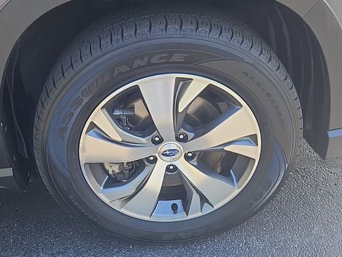 Certified 2023 Subaru Ascent Premium w/ Convenience Package AWD/4WD image 10