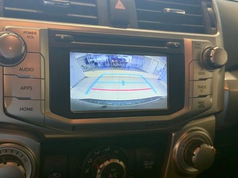 Used 2018 Toyota 4Runner 4WD image 8